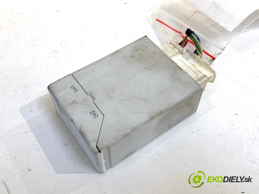 BMW F10 sedan 2010 120 kW 520 d 1995 Modul ťažného oka 6796905 (Riadiaca jednotka ostatné)