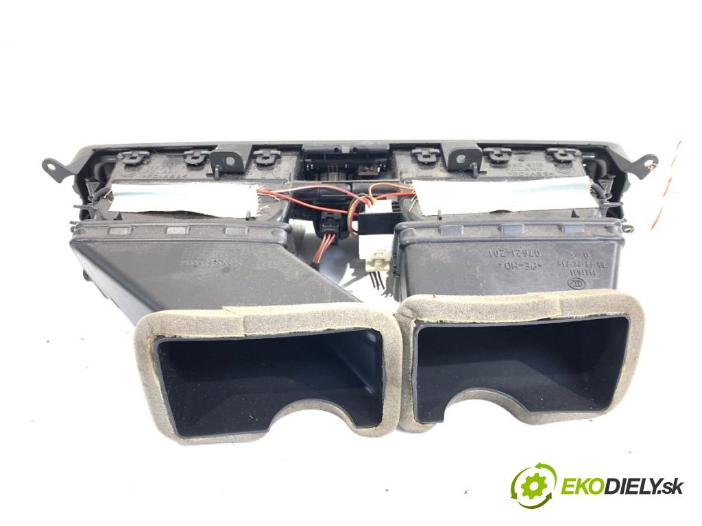 BMW F10 sedan 2010 120 kW 520 d 1995 mří topení přední část 49209136