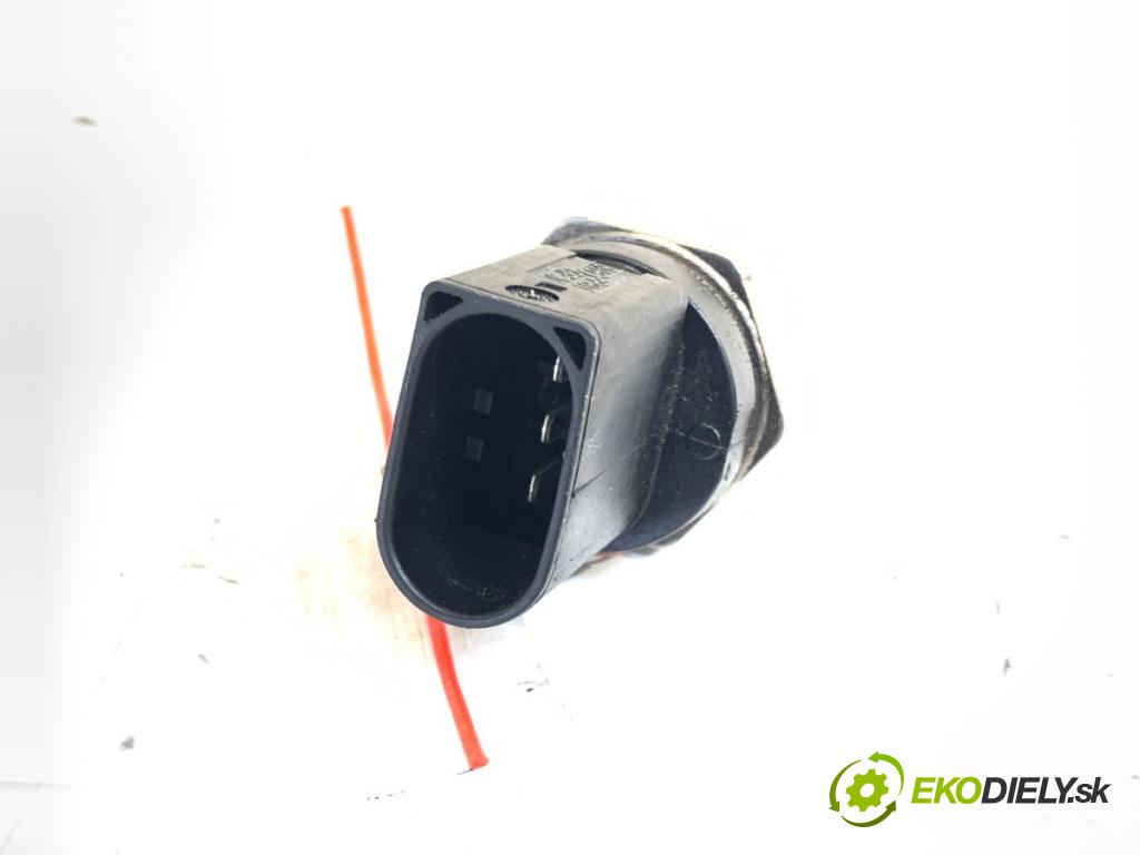 BMW F10 sedan 2010 120 kW 520 d 1995 Snímač tlaku paliva 0281002988 (Snímač)