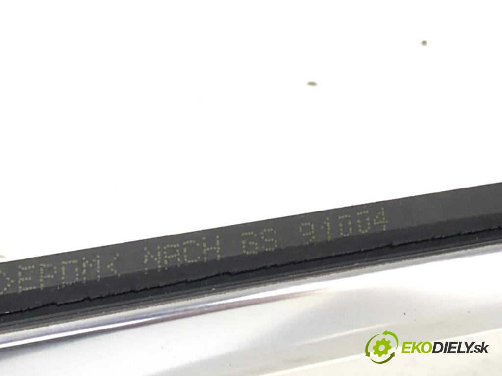 BMW F10 sedan 2010 120 kW 520 d 1995 lišta Sbírání: zadní část levý