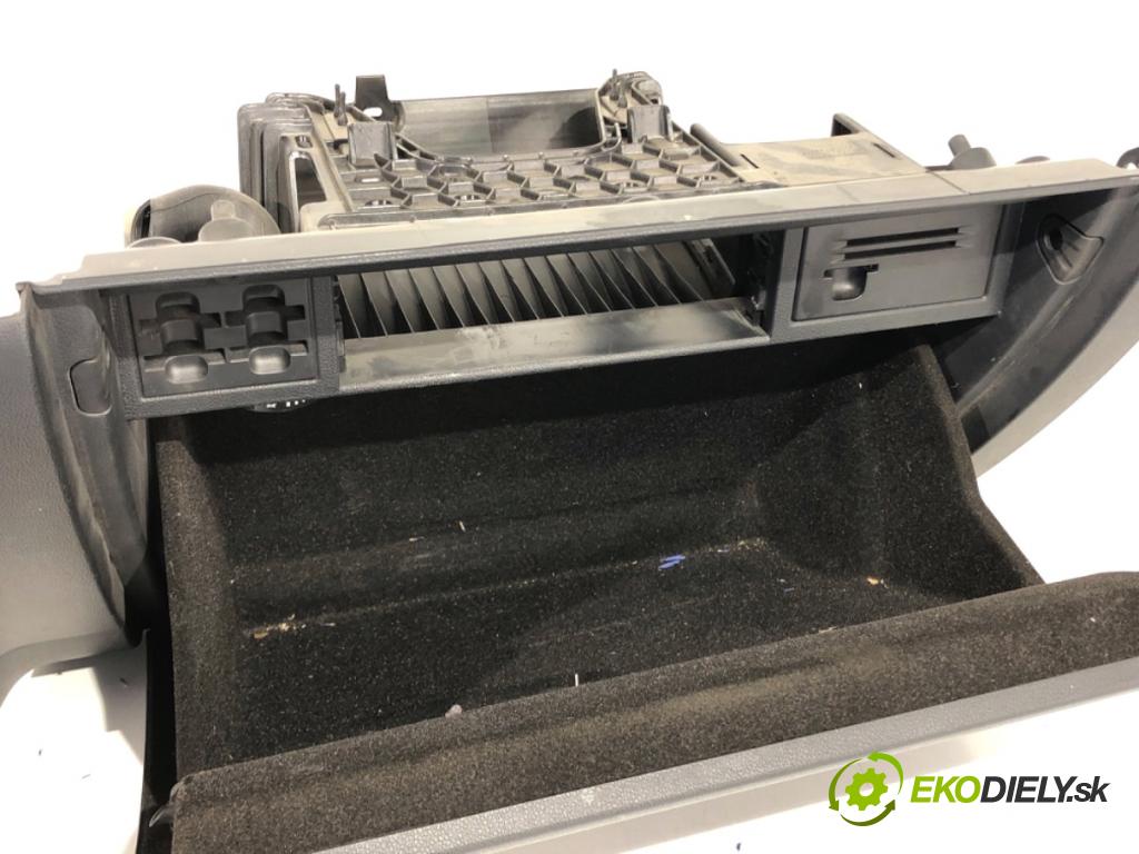 VW GOLF VII liftback 2014 90 kW 1.4 TSI 1395 Priehradka, kastlík spolujazdca 5G1857097AE (Priehradka (kastlík))