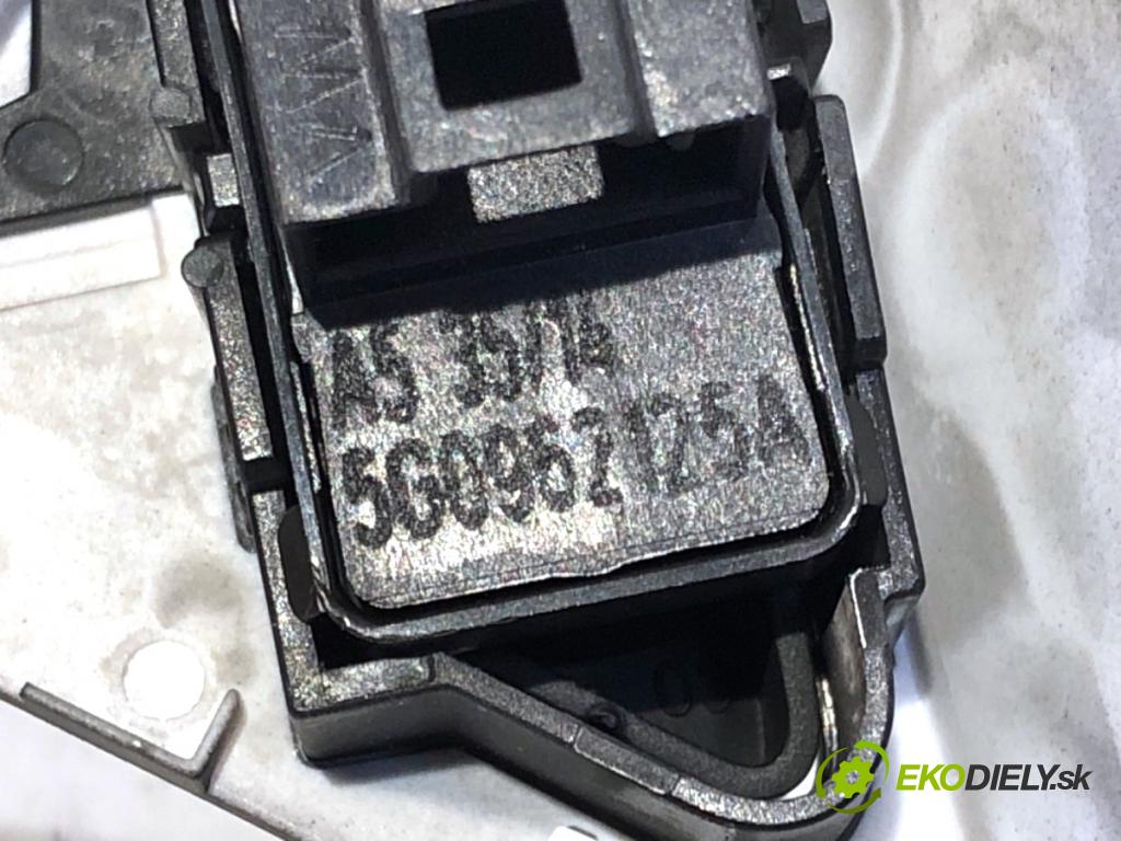 VW GOLF VII liftback 2014 90 kW 1.4 TSI 1395 Prepínač nastavenia spätných zrkadiel 5G0959565AC (Prepínacie páčky pod volantom)