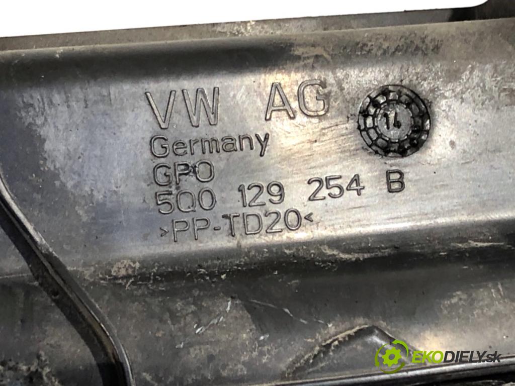 VW GOLF VII liftback 2014 90 kW 1.4 TSI 1395 volant vzduchu 5Q0129621B