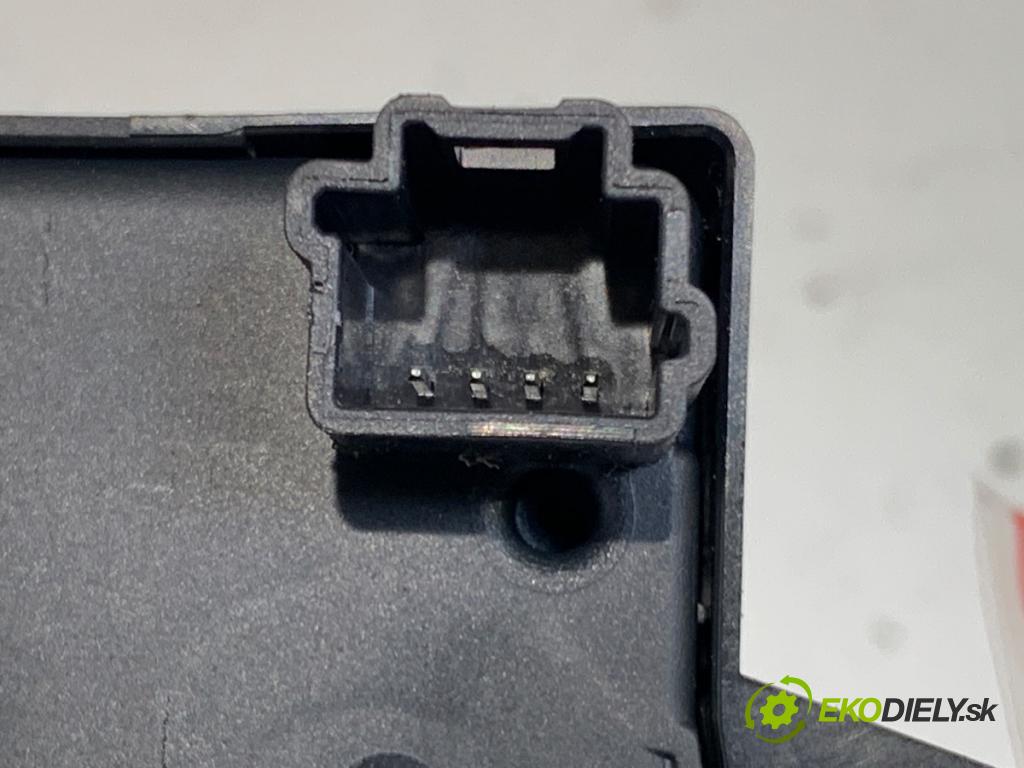 RENAULT CLIO IV liftback 2017 55 kW 1.5 dCi 75 1461 kroužek slimák airbag 479457095R (Airbag)