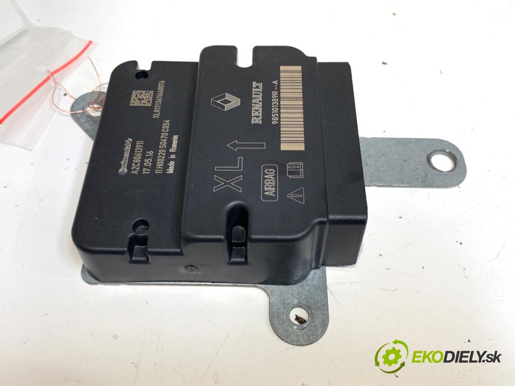 RENAULT CLIO IV liftback 2017 55 kW 1.5 dCi 75 1461 senzor airbag 985101389R (Snímač)