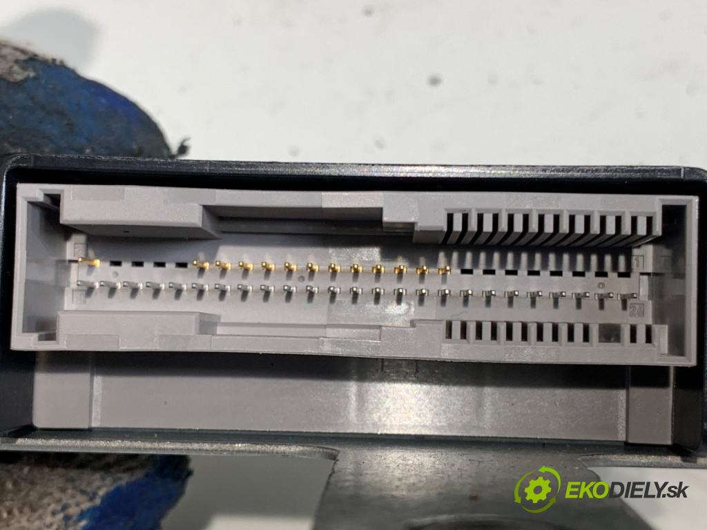 RENAULT CLIO IV liftback 2017 55 kW 1.5 dCi 75 1461 senzor airbag 985101389R (Snímač)