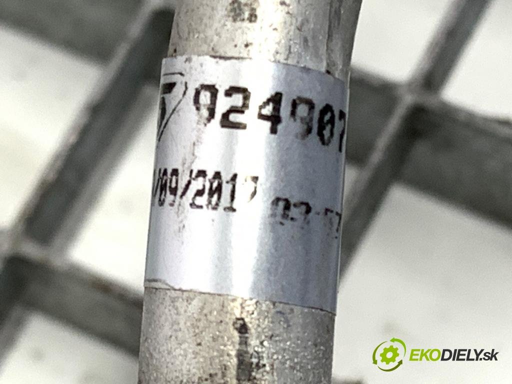 RENAULT CLIO IV liftback 2017 55 kW 1.5 dCi 75 1461 rúrka klimatizácie 924907813R (Rúrka klimatizácie)