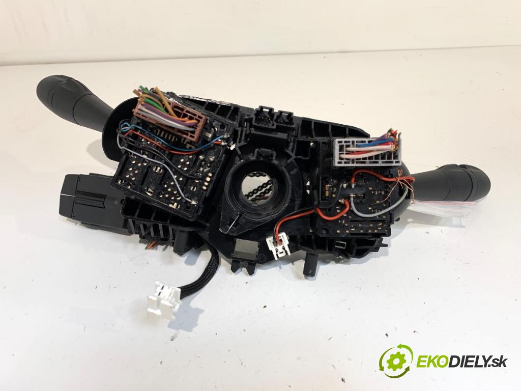 RENAULT CLIO IV liftback 2017 55 kW 1.5 dCi 75 1461 Prepínač kombinovaný 255675914R (Prepínacie páčky pod volantom)