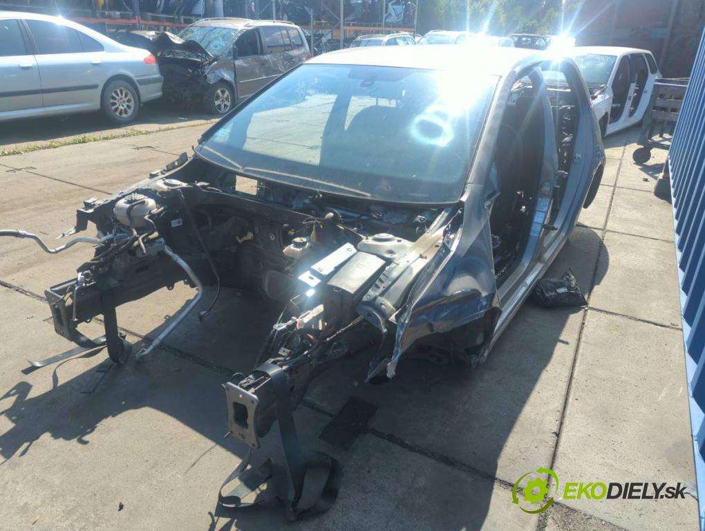VW GOLF VII liftback 2014 90 kW 1.4 TSI 1395 KAROSERIA ČTVRŤÁK blatník zadní část levý pravý práh střecha PODŁUŻNICA levý pravý