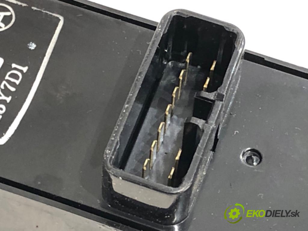 PEUGEOT 4007 SUV 2008 115 kW 2.2 HDi 2179 Prepínač okien 8608A060 (Prepínacie páčky pod volantom)