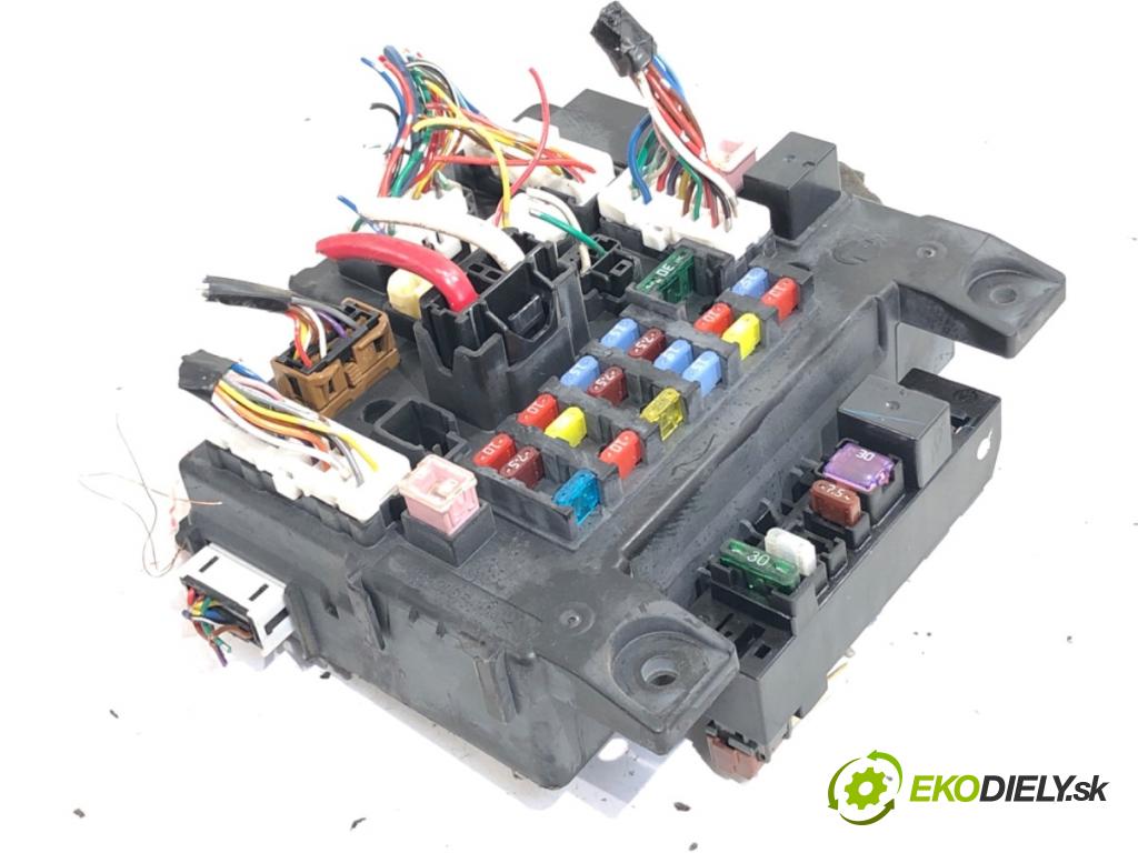 PEUGEOT 4007 SUV 2008 115 kW 2.2 HDi 2179 modul BSI 8637A319 (Pojistková skříňka)