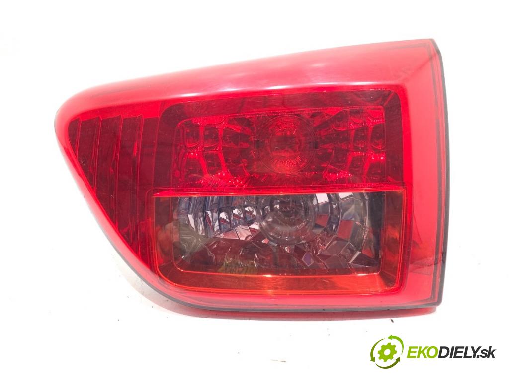 PEUGEOT 4007 SUV 2008 115 kW 2.2 HDi 2179 světlo zadní část pravá vnitřní  (Klika dveří ostatní)