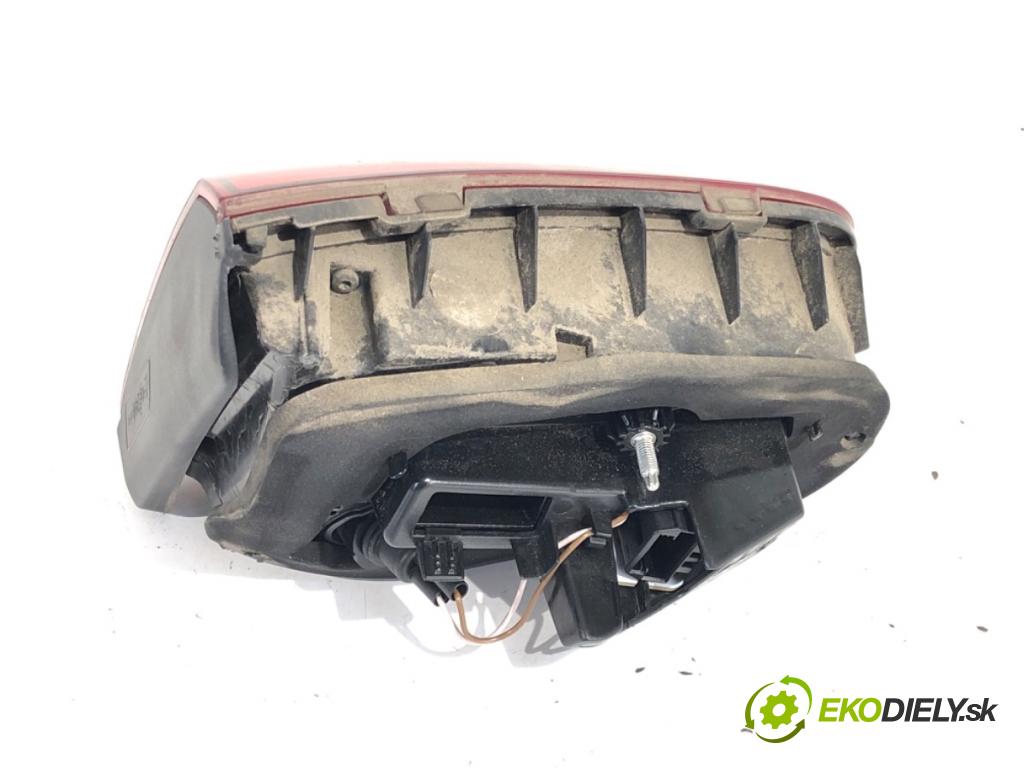 VW GOLF VII liftback 2014 90 kW 1.4 TSI 1395 světlo zadní část pravá vnitřní 5G0945308F (Klika dveří ostatní)