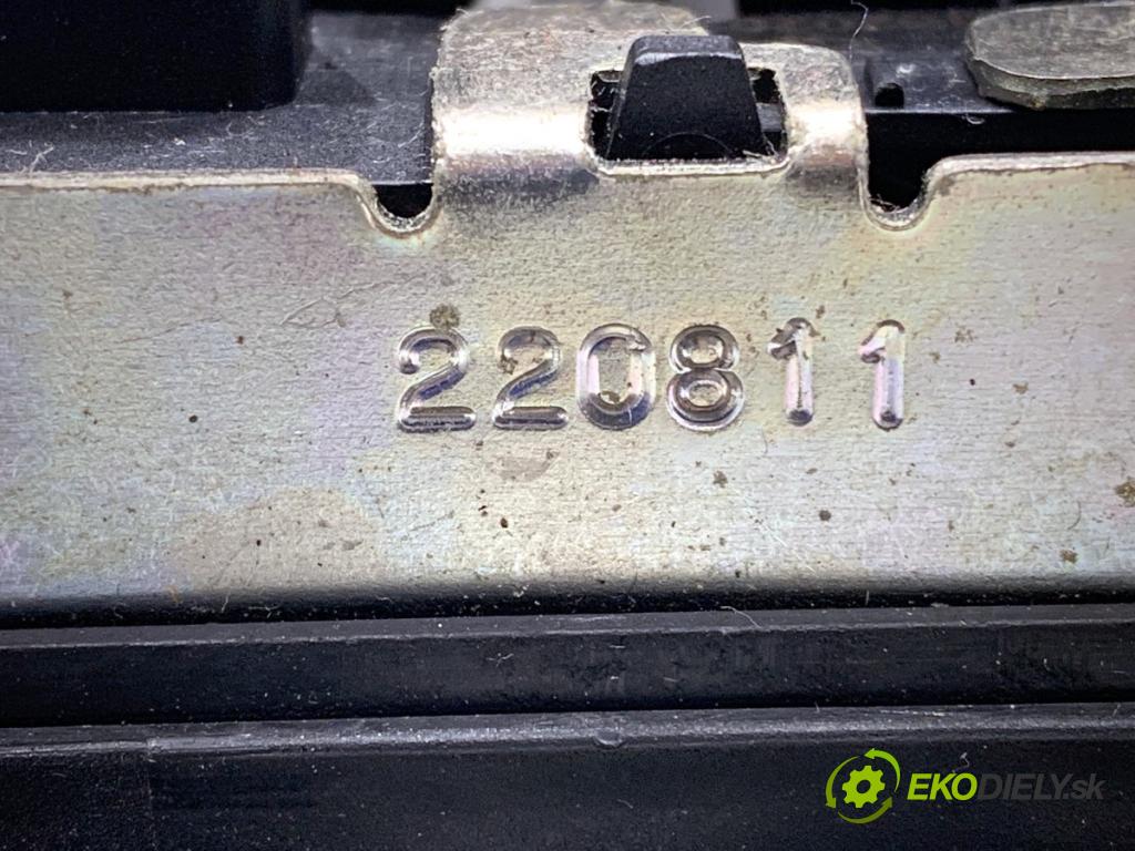 VW GOLF VI liftback 2011 63 kW 1.2 TSI 1197 zámok dveří zadní část 5K0827505A