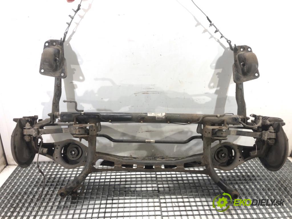 VW GOLF VI liftback 2011 63 kW 1.2 TSI 1197 výztuha zadní část 