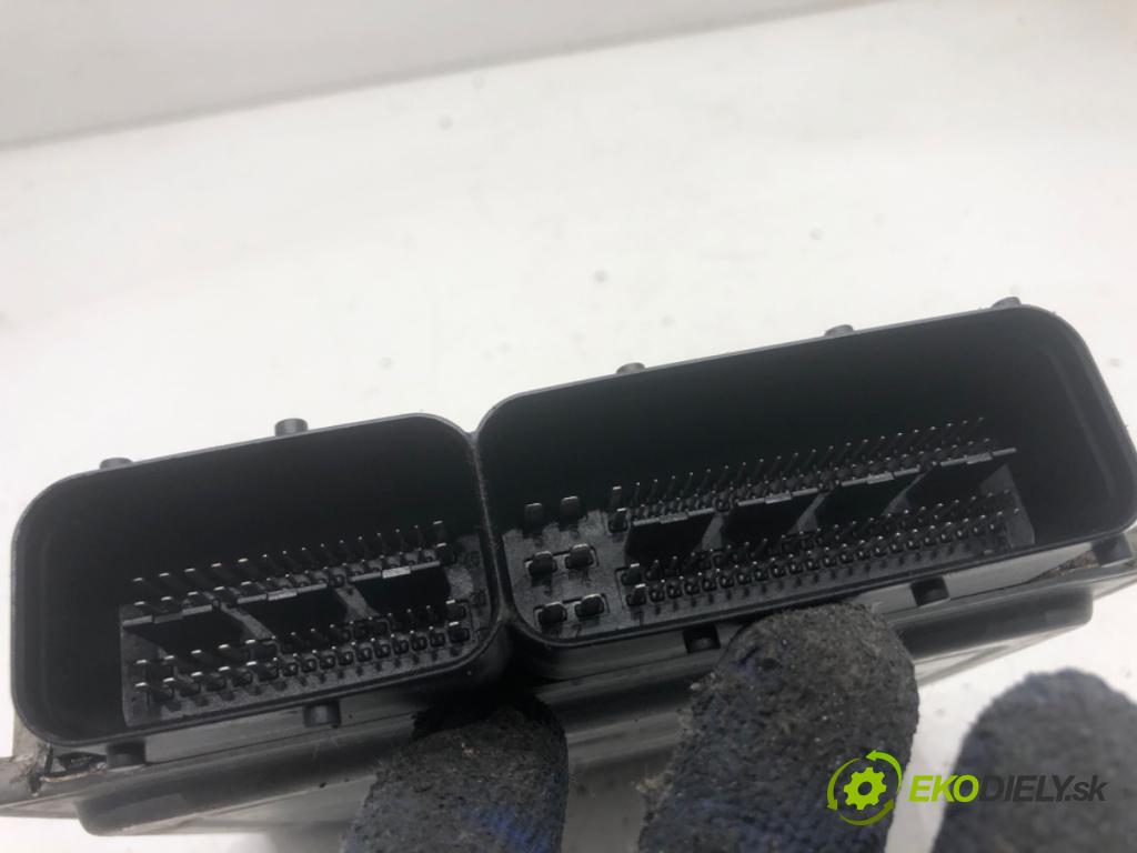 VW GOLF VI liftback 2011 63 kW 1.2 TSI 1197 riadiaca jednotka Motor 03F906070DF (Riadiaca jednotka)