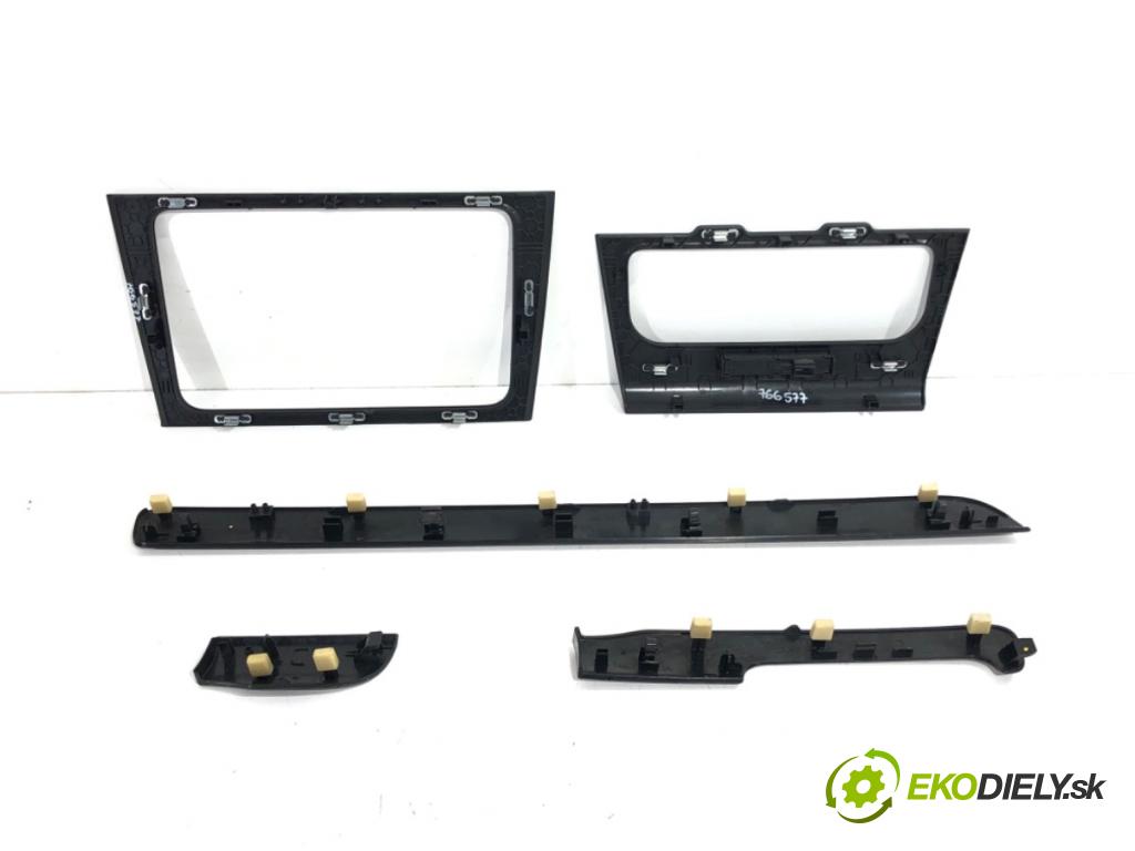 VW GOLF VI liftback 2011 63 kW 1.2 TSI 1197 lišty kryt 5K0858069P 5K1858415B (Lišta)