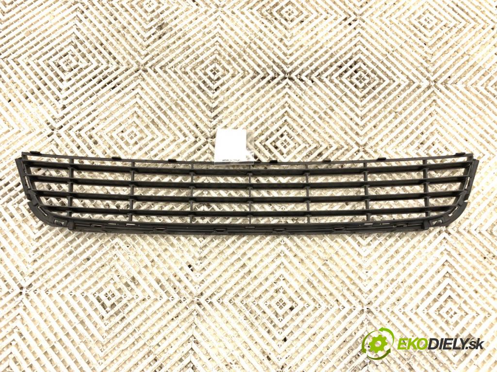 VW GOLF VI liftback 2011 63 kW 1.2 TSI 1197 mří nárazníka přední část 5K0853677 (Přední mřížka (maska chladiče))