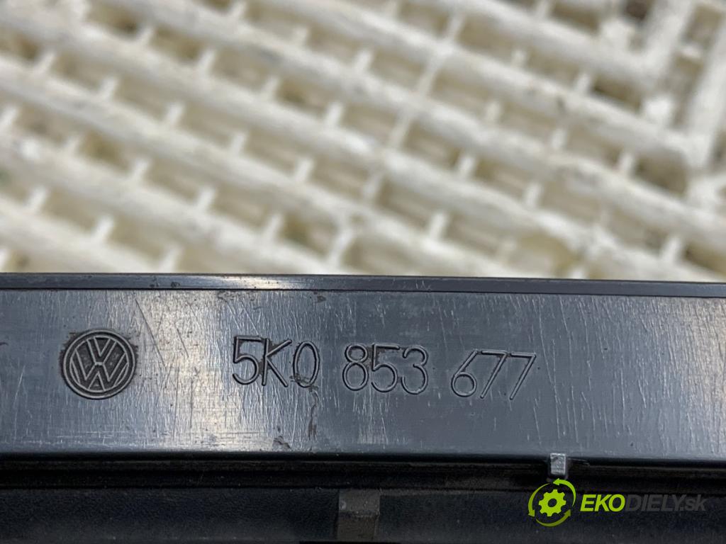 VW GOLF VI liftback 2011 63 kW 1.2 TSI 1197 mří nárazníka přední část 5K0853677 (Přední mřížka (maska chladiče))