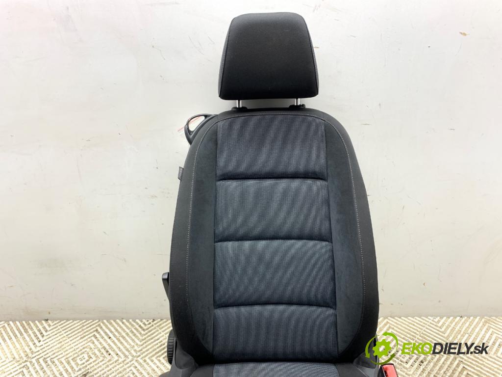 VW GOLF VI liftback 2011 63 kW 1.2 TSI 1197 sedadlo pravý přední část