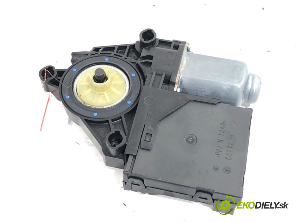 VW GOLF VI liftback 2011 63 kW 1.2 TSI 1197 motor sťahovaní okna pravý přední část 5K0959702B