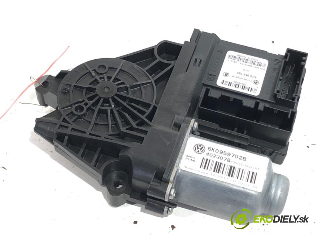 VW GOLF VI liftback 2011 63 kW 1.2 TSI 1197 motor sťahovaní okna pravý přední část 5K0959702B