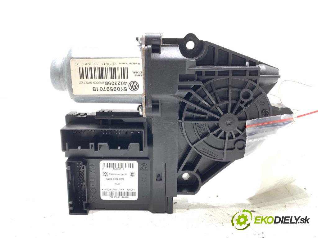 VW GOLF VI liftback 2011 63 kW 1.2 TSI 1197 motor sťahovaní okna levý přední část 5K0959701B