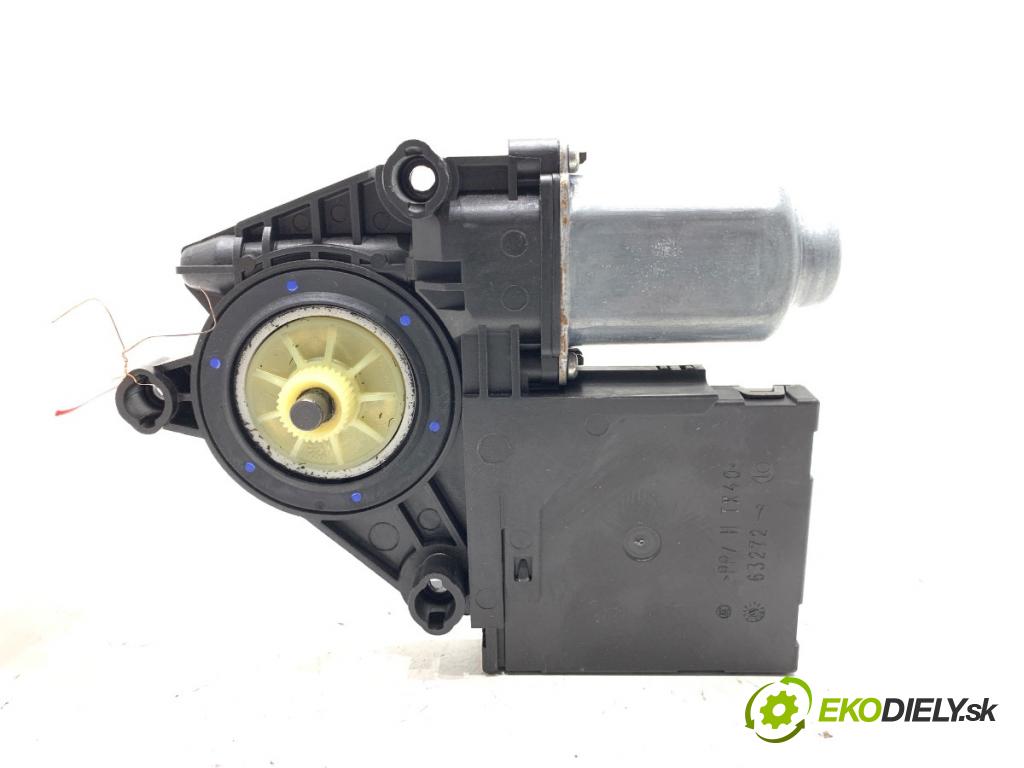 VW GOLF VI liftback 2011 63 kW 1.2 TSI 1197 motor sťahovaní okna levý přední část 5K0959701B