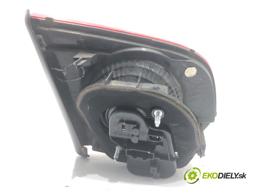 VW GOLF VI liftback 2011 63 kW 1.2 TSI 1197 světlo zadní část pravá vnitřní 5K0945094G (Klika dveří ostatní)
