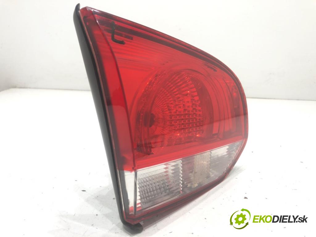 VW GOLF VI liftback 2011 63 kW 1.2 TSI 1197 světlo zadní část levá strana vnitřní 5K0945093G (Klika dveří ostatní)