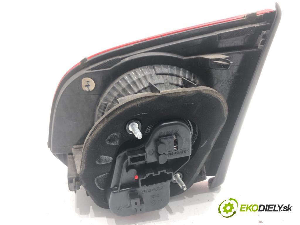 VW GOLF VI liftback 2011 63 kW 1.2 TSI 1197 světlo zadní část levá strana vnitřní 5K0945093G (Klika dveří ostatní)