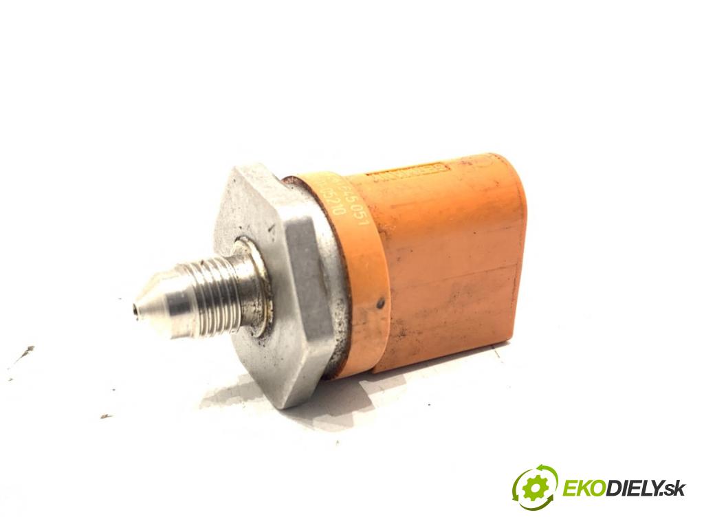 VW GOLF VI liftback 2011 63 kW 1.2 TSI 1197 Snímač tlaku paliva 06J906051D (Snímač)