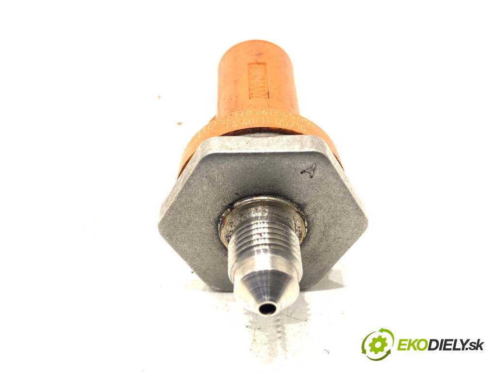 VW GOLF VI liftback 2011 63 kW 1.2 TSI 1197 Snímač tlaku paliva 06J906051D (Snímač)