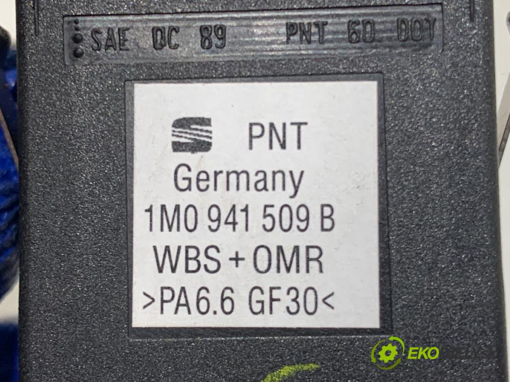 SEAT LEON I liftback 2001 77 kW 1.6 16 V 1598 Spínač svetiel výstražných (núdzových) 1M0941509B (Prepínacie páčky pod volantom)