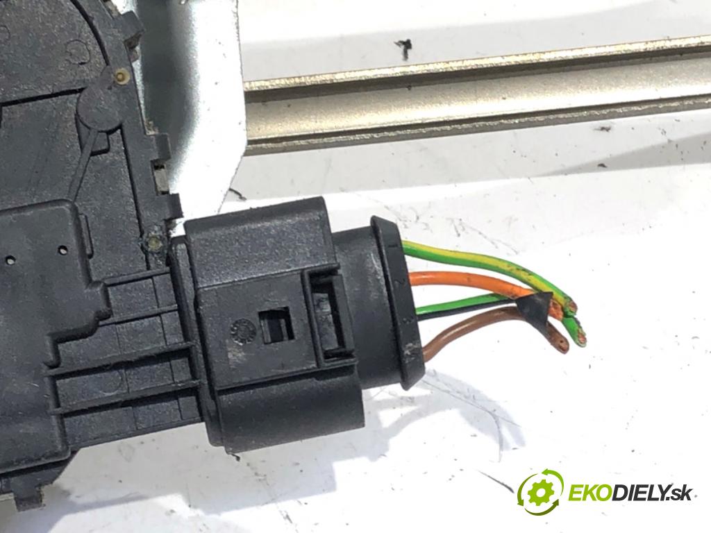 SEAT LEON I liftback 2001 77 kW 1.6 16 V 1598 Mechanizmus stieračov predný 1J1955113B (Motorček stieračov predný)