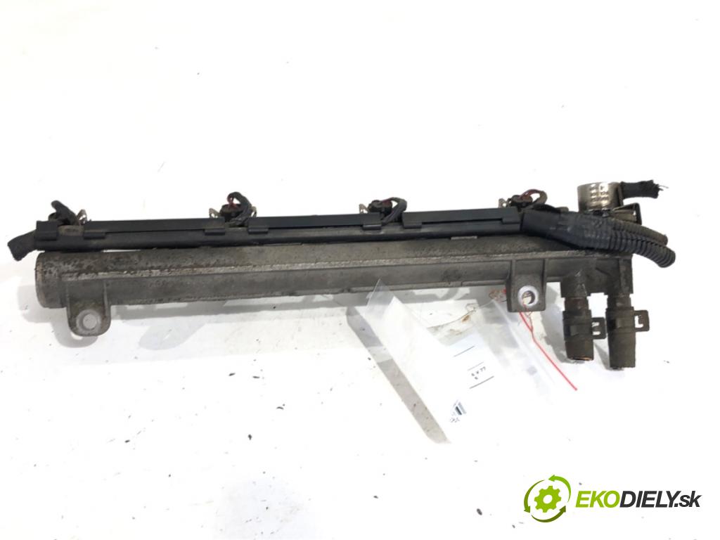 SEAT LEON I liftback 2001 77 kW 1.6 16 V 1598 Lišta vstrekovacia 036133319AK (Vstrekovacia lišta)