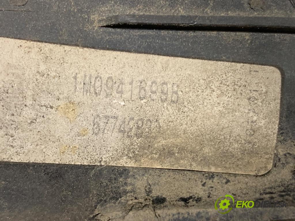 SEAT LEON I liftback 2001 77 kW 1.6 16 V 1598 hmlové svetlo, hmlovka levý přední část 1M0941699B