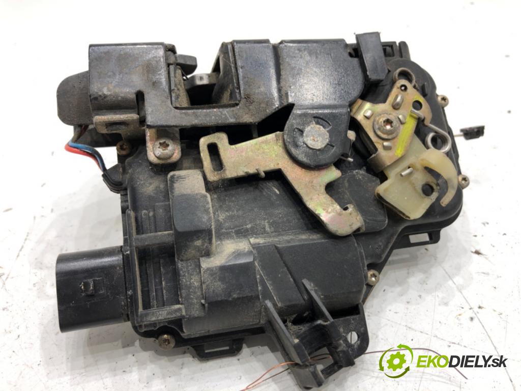 SKODA OCTAVIA I liftback 2000 85 kW 2.0 1984 zámok Dvere ľavy predný