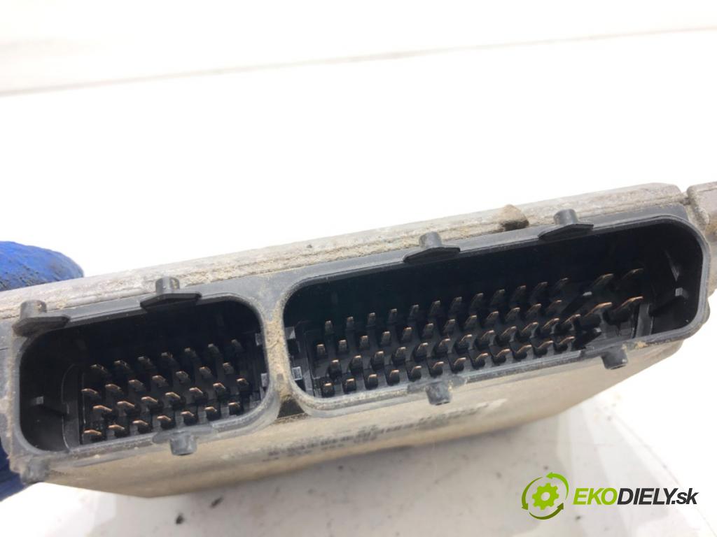 SKODA OCTAVIA I liftback 2000 85 kW 2.0 1984 riadiaca jednotka Motor 06A906018FH (Riadiaca jednotka)