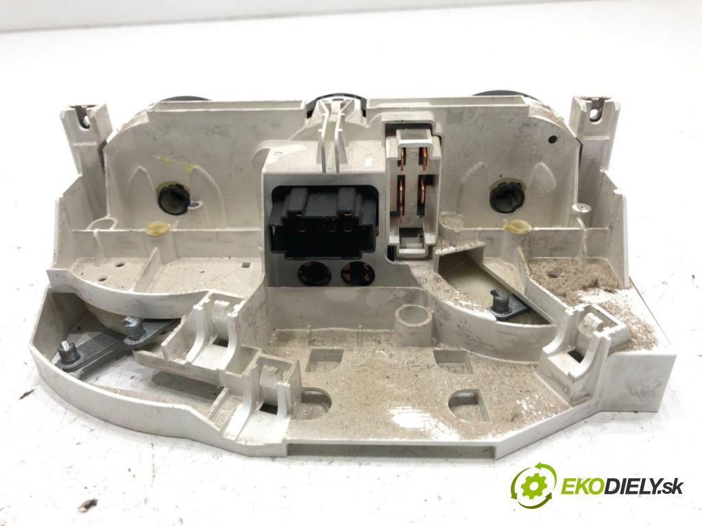 SKODA OCTAVIA I liftback 2000 85 kW 2.0 1984 Panel ovládania kúrenia  (Prepínacie páčky pod volantom)