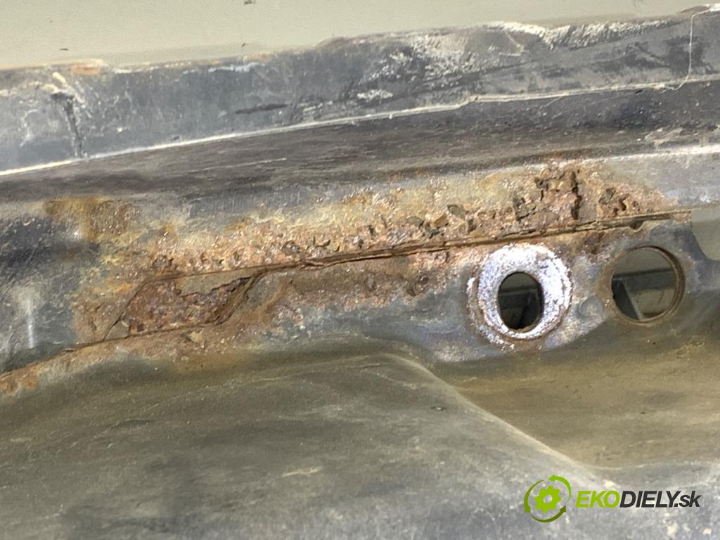 SKODA OCTAVIA I liftback 2000 85 kW 2.0 1984 výztuha nárazníka přední část  (Přední výztuha)