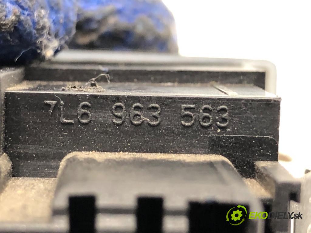 VW TOUAREG SUV 2006 165 kW 3.0 V6 TDI 2967 Prepínač ohrievania, vyhrievania sedačky 7L6963563 (Prepínacie páčky pod volantom)