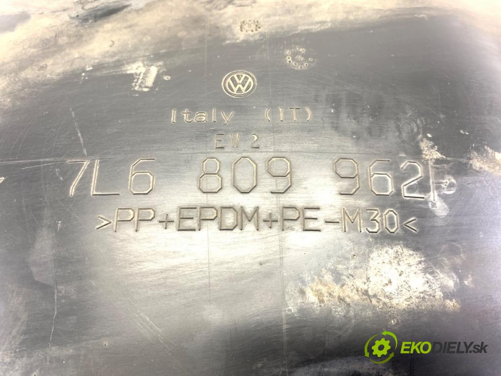 VW TOUAREG SUV 2006 165 kW 3.0 V6 TDI 2967 podblatník pravý přední část 7L6809962