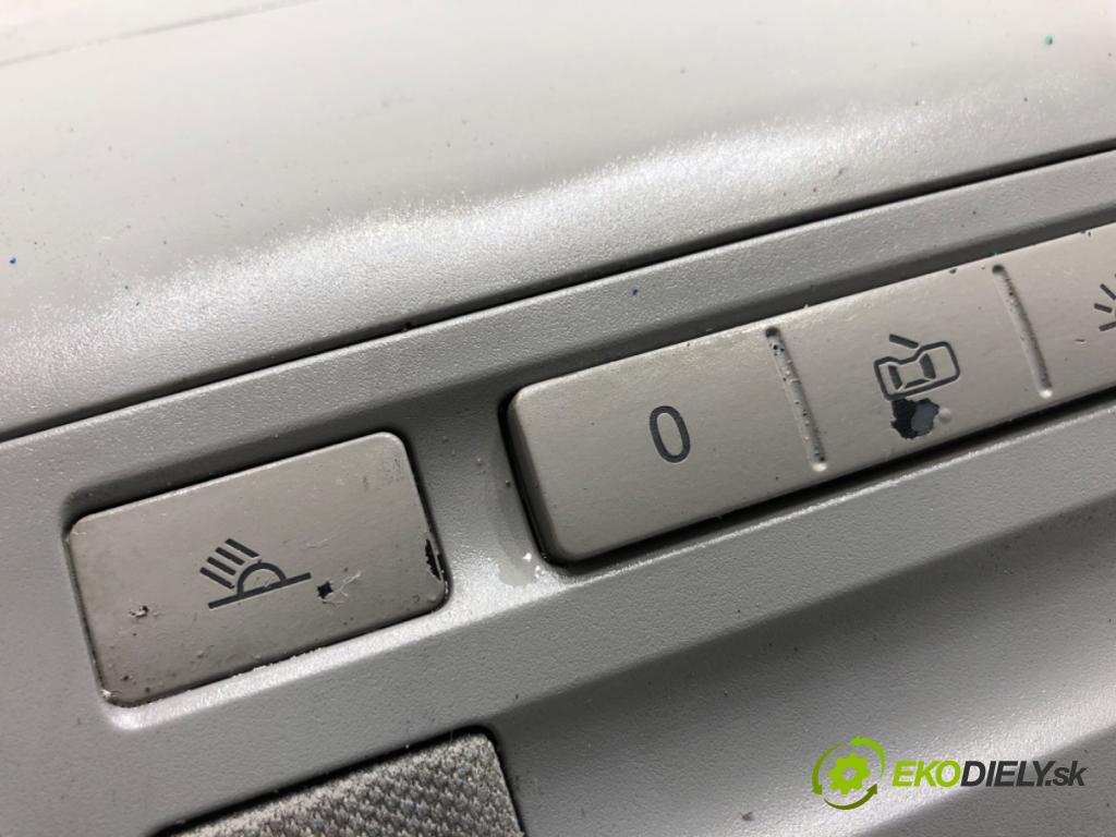 VW TOUAREG SUV 2006 165 kW 3.0 V6 TDI 2967 světlo stropní 7L0868403