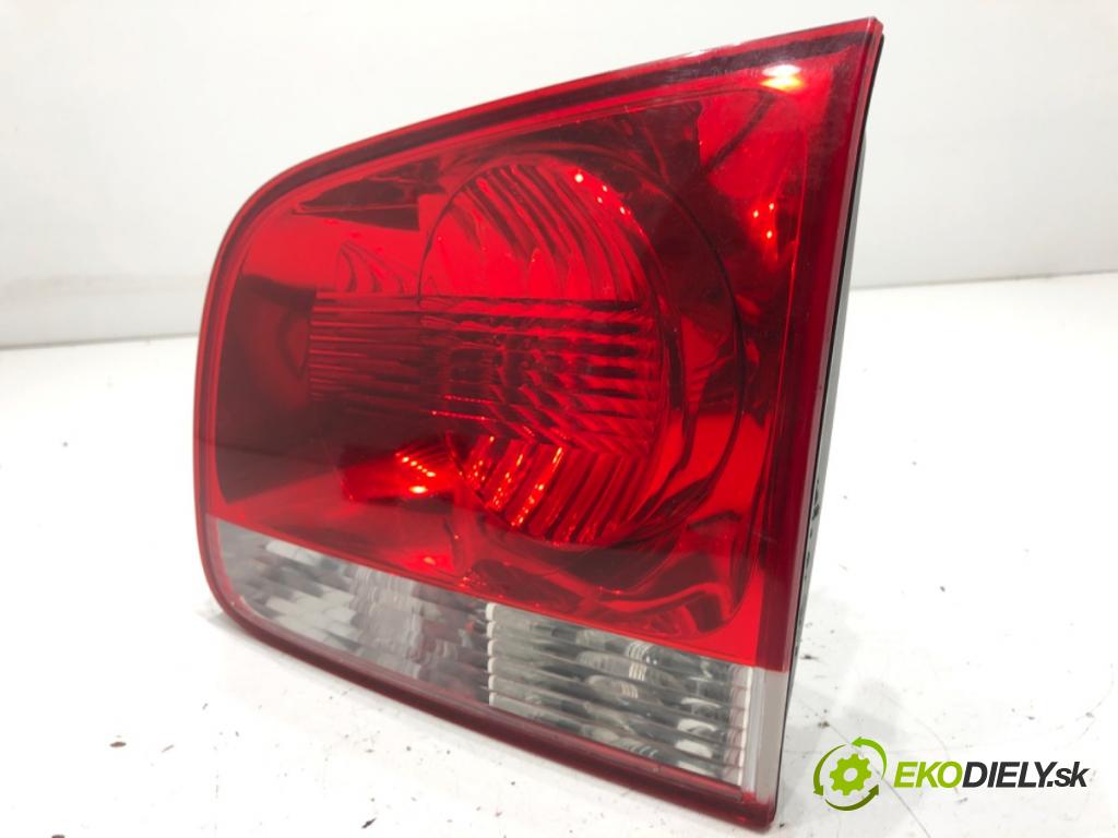 VW TOUAREG SUV 2006 165 kW 3.0 V6 TDI 2967 světlo zadní část pravá vnitřní 7L6945094H (Klika dveří ostatní)