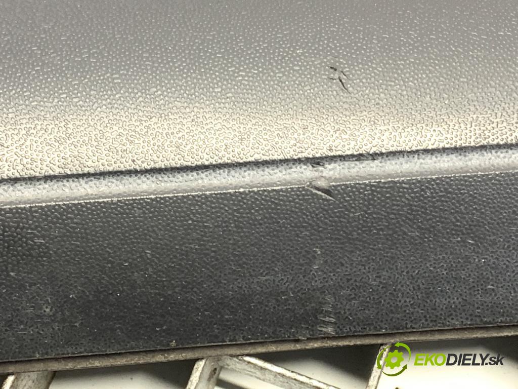 VW TOUAREG SUV 2006 165 kW 3.0 V6 TDI 2967 lišta dveře pravý zadní část 7L6837788