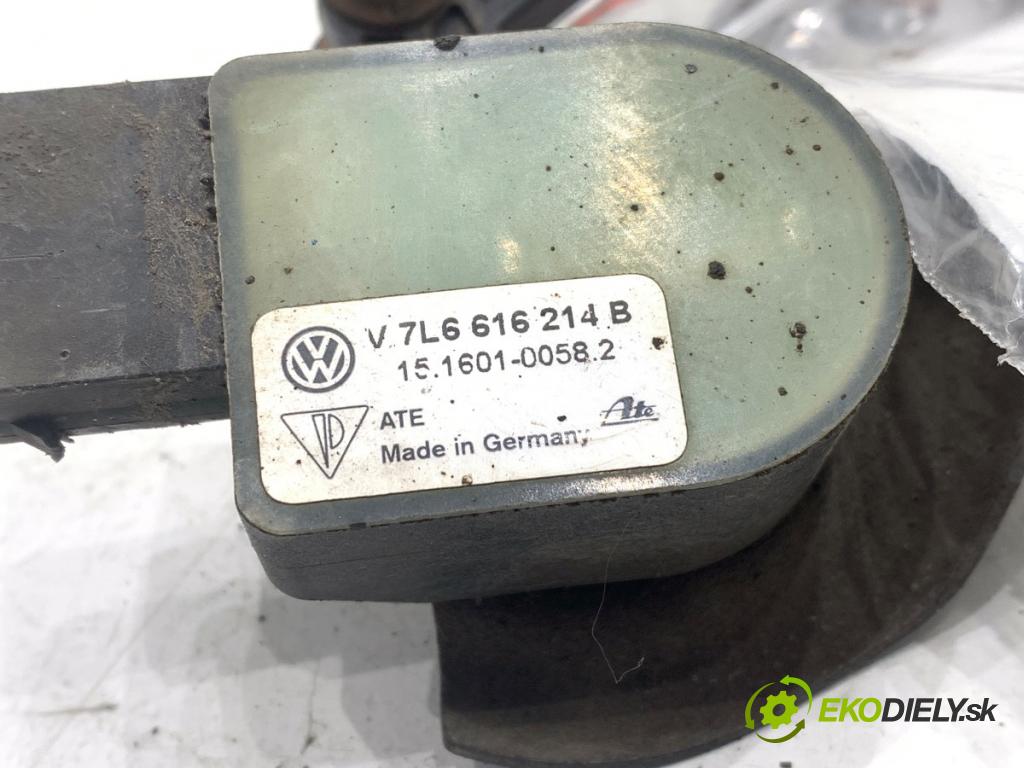 VW TOUAREG SUV 2006 165 kW 3.0 V6 TDI 2967 snímač ÚROVEŇ: XENON pravý přední část 7L6616214B