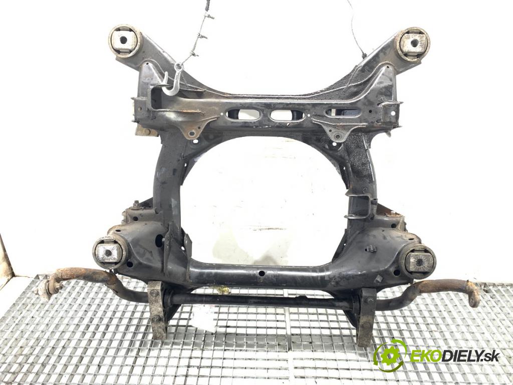 VW TOUAREG SUV 2006 165 kW 3.0 V6 TDI 2967 výztuha pod motor  (Přední výztuha)