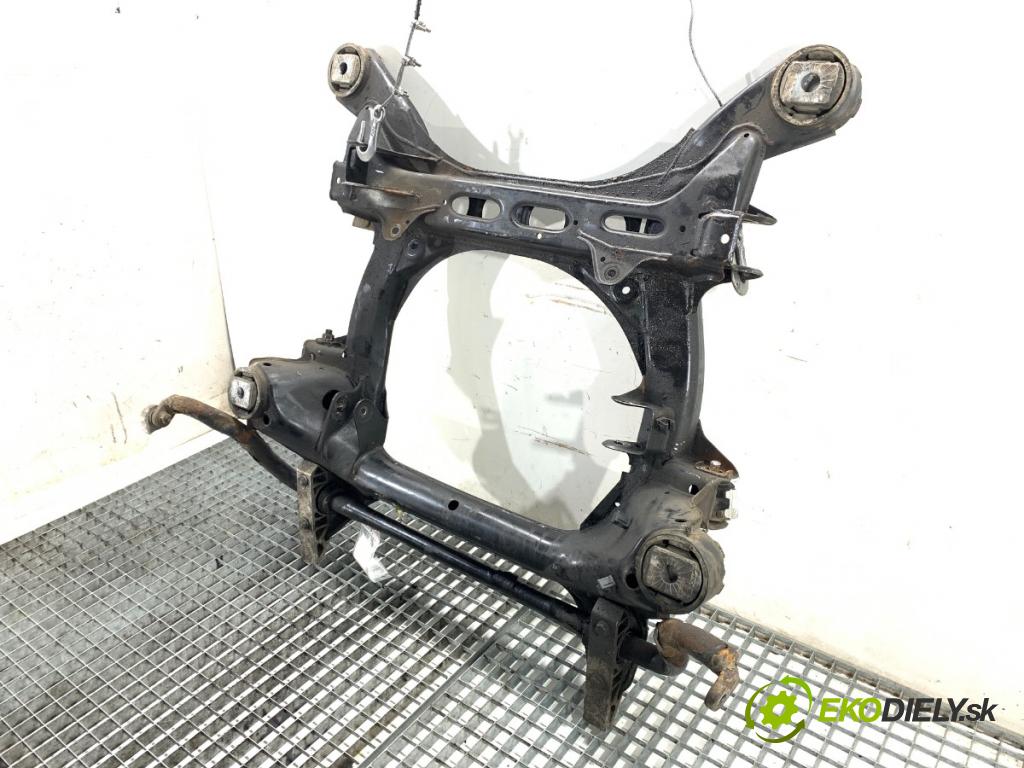 VW TOUAREG SUV 2006 165 kW 3.0 V6 TDI 2967 výztuha pod motor  (Přední výztuha)