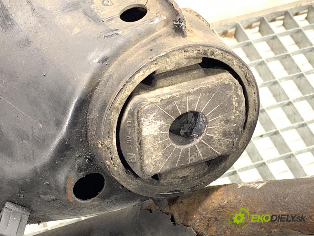 VW TOUAREG SUV 2006 165 kW 3.0 V6 TDI 2967 výztuha pod motor  (Přední výztuha)